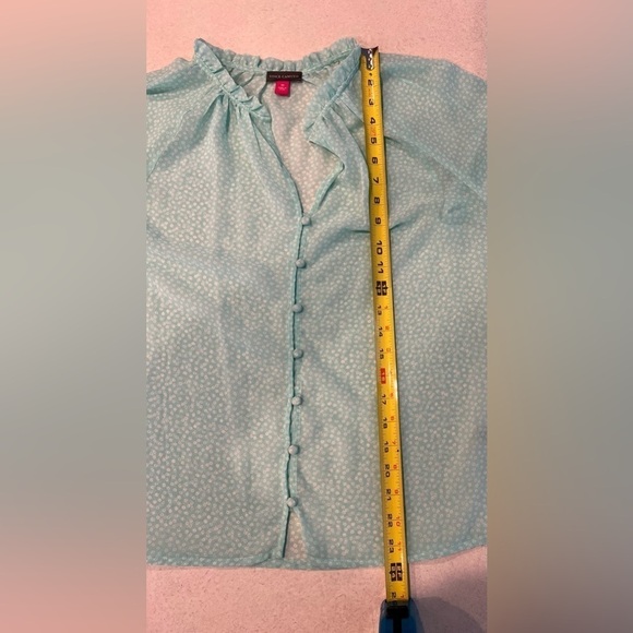 Women’s Vince Camuto Aqua and White Short Sleeve Sheer Button Front Size Medium - Picture 11 of 11